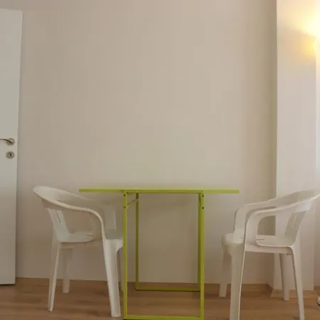 Cosy House In Heart Of Apartment