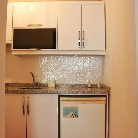 Cosy House In Heart Of Apartment